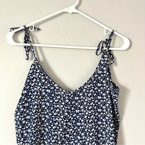 🍭 3/$10 blue & white floral maxi dress - Picture 13 of 15